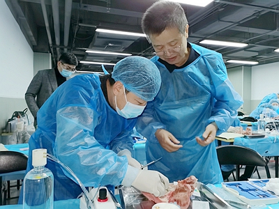 張東星老師上海微創拔牙實操風采