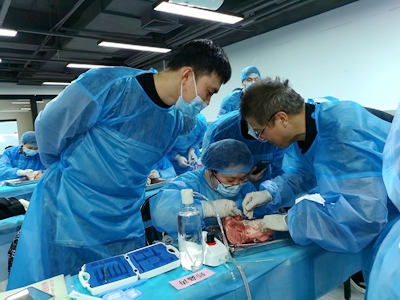 張東星老師上海微創拔牙實操風采