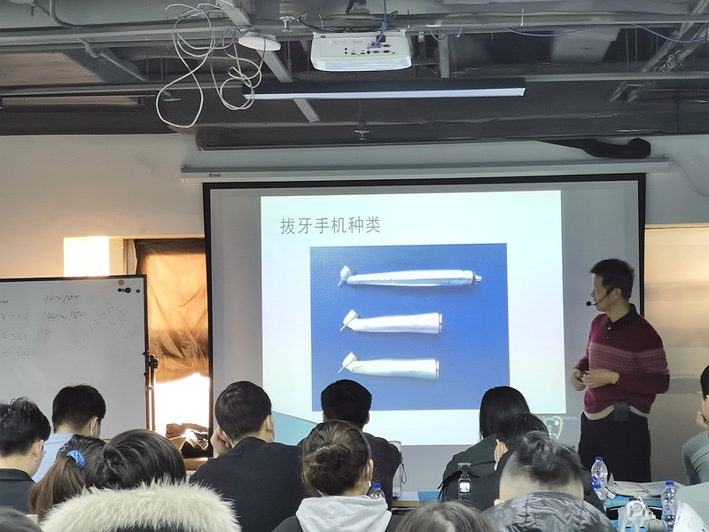 張東星老師上海微創拔牙實操風采