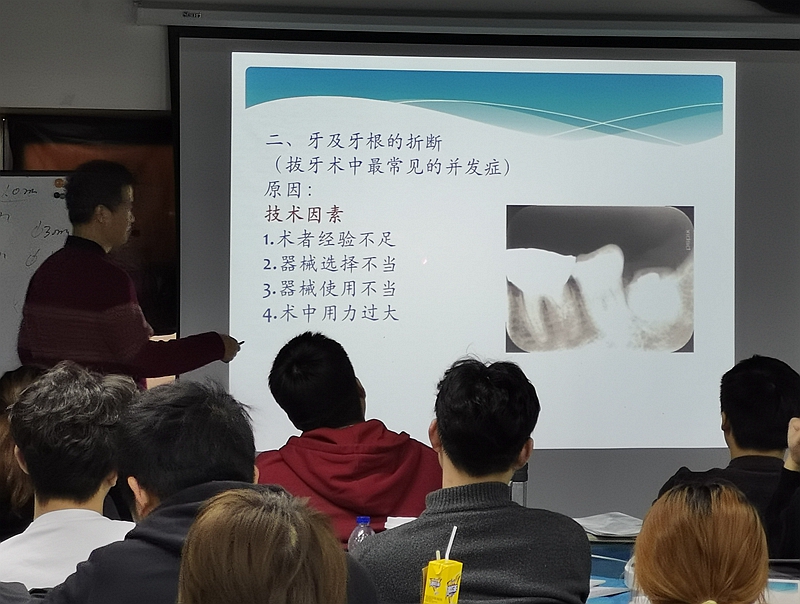 張東星老師上海微創拔牙實操風采