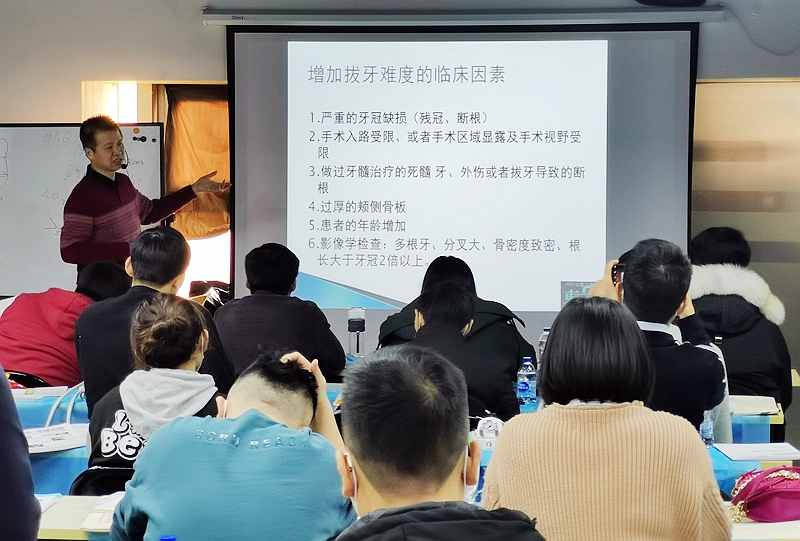 張東星老師上海微創拔牙實操風采